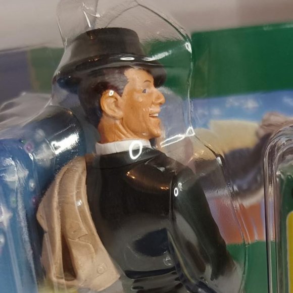 Carlton Cards "Night and Day" Frank Sinatra Ornament - Picture 5 of 7